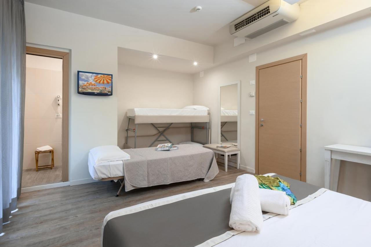 Atlas Hotel Riccione Extérieur photo