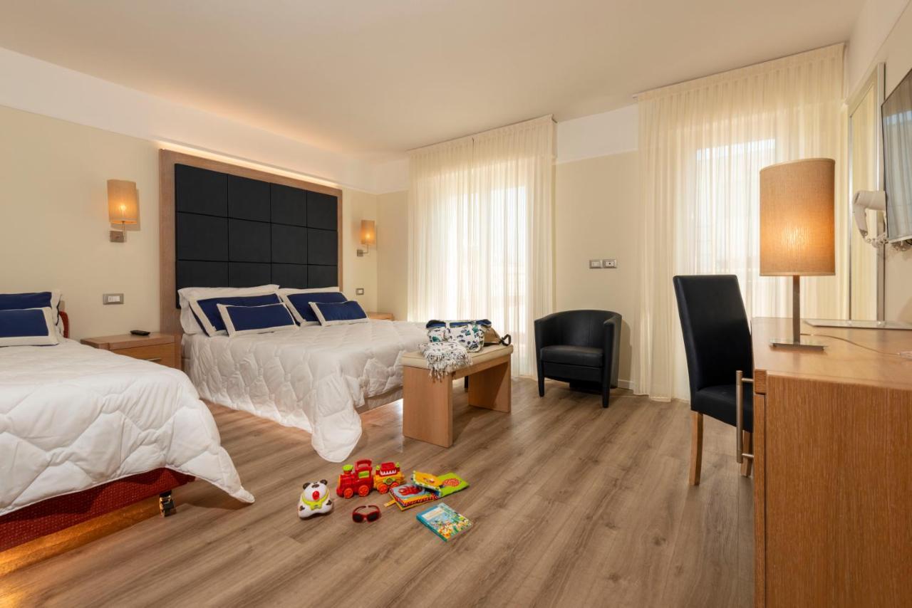 Atlas Hotel Riccione Extérieur photo